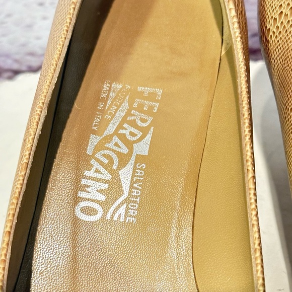Salvatore Ferragamo Snakeskin Leather PointyToe  Pump Kitten 2” Heel Shoe Size 8 - Picture 14 of 16